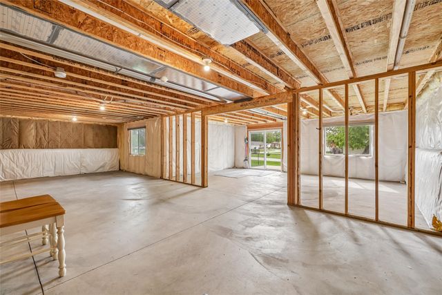6002 NW 52nd Street, Johnston, IA 50131