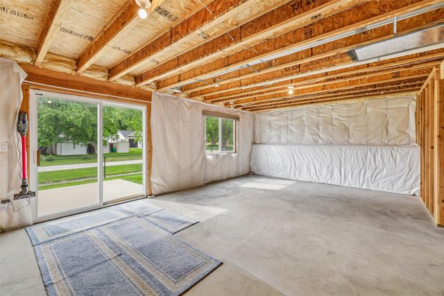 6002 NW 52nd Street, Johnston, IA 50131