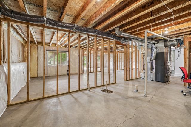 6002 NW 52nd Street, Johnston, IA 50131