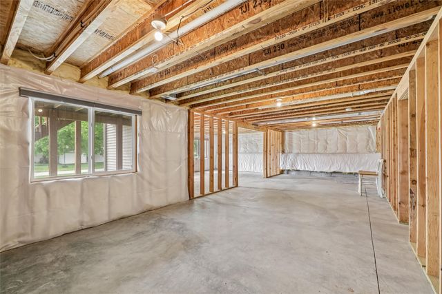 6002 NW 52nd Street, Johnston, IA 50131