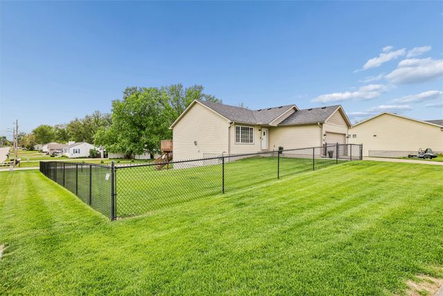 6002 NW 52nd Street, Johnston, IA 50131