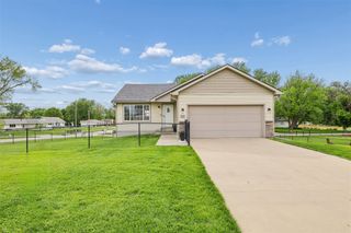 6002 NW 52nd Street, Johnston, IA 50131