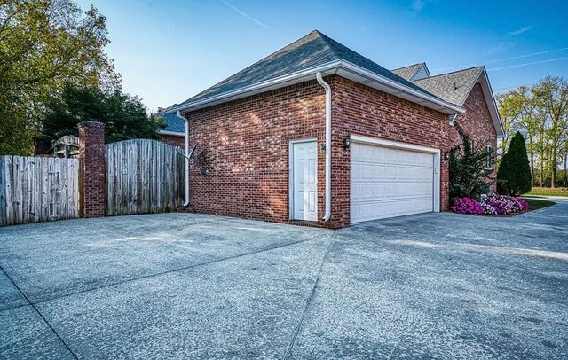 1361 E 10th St, Cookeville, TN 38501