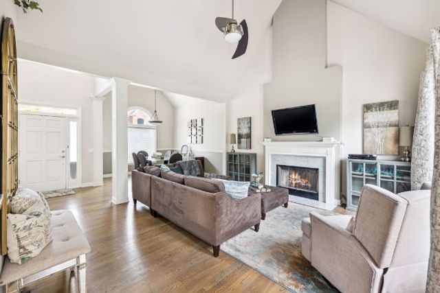 2701 N Highlands Dr, Nashville, TN 37221