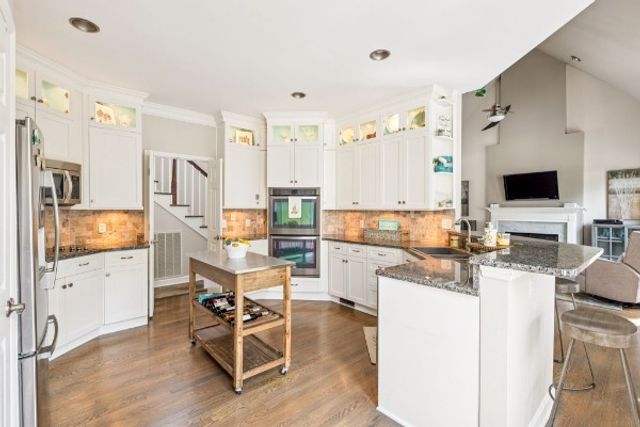 2701 N Highlands Dr, Nashville, TN 37221