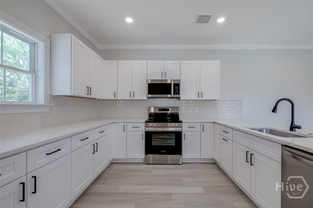 Image 12 of property listing at 1615 Le Grand Street, Savannah, GA 31401