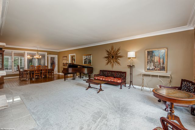 8623 S Roma Road, Palos Park, IL 60464