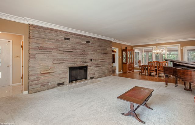 8623 S Roma Road, Palos Park, IL 60464