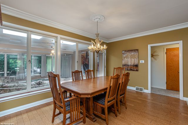 8623 S Roma Road, Palos Park, IL 60464