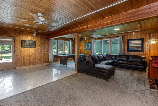 8623 S Roma Road, Palos Park, IL 60464