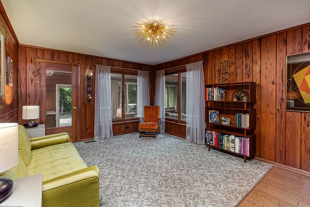 8623 S Roma Road, Palos Park, IL 60464