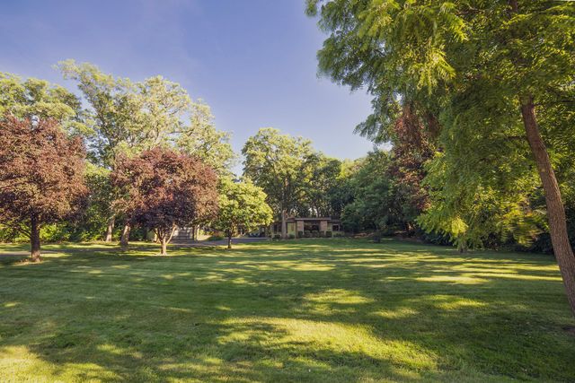 8623 S Roma Road, Palos Park, IL 60464
