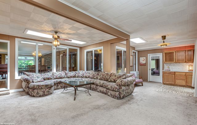 8623 S Roma Road, Palos Park, IL 60464
