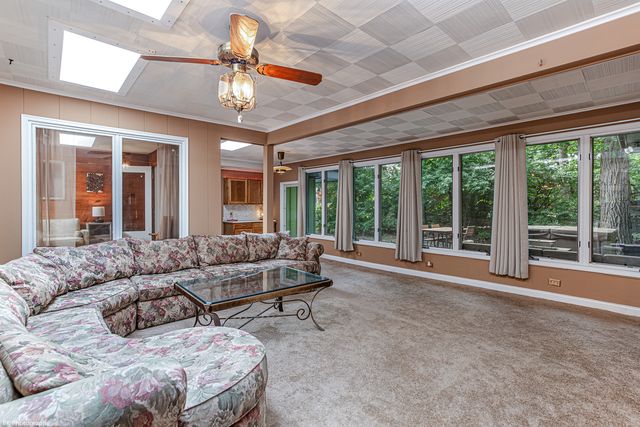 8623 S Roma Road, Palos Park, IL 60464