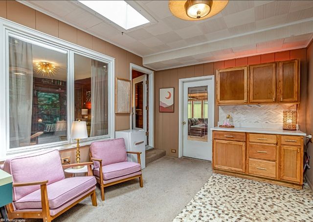 8623 S Roma Road, Palos Park, IL 60464