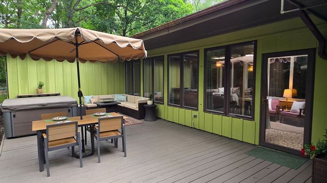 8623 S Roma Road, Palos Park, IL 60464