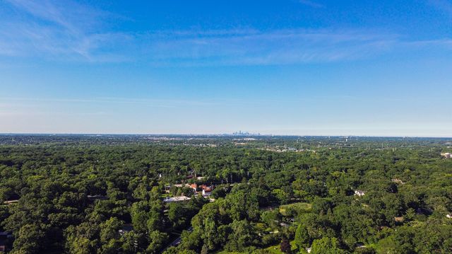 8623 S Roma Road, Palos Park, IL 60464