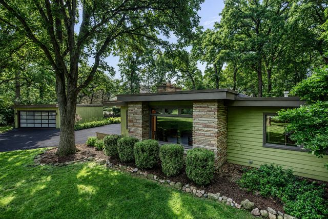 8623 S Roma Road, Palos Park, IL 60464