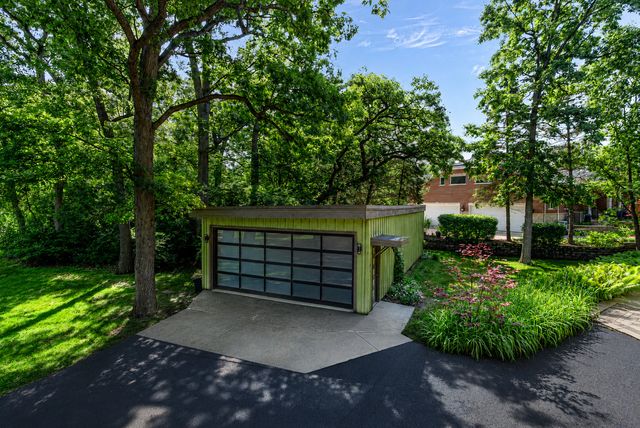 8623 S Roma Road, Palos Park, IL 60464