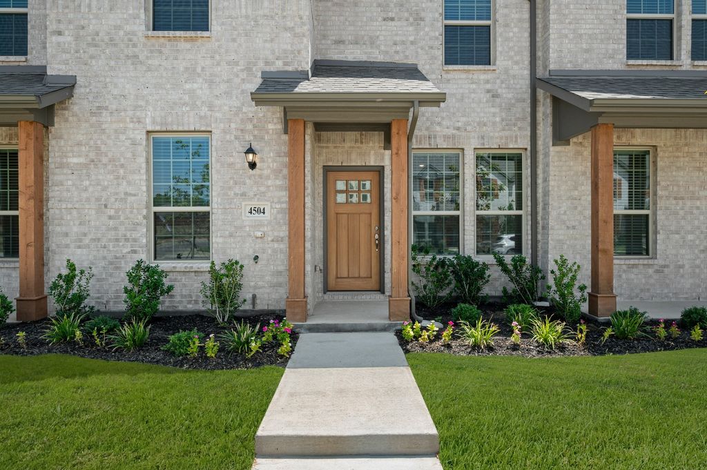 4504 Avion Drive, Sanger, TX 76266
