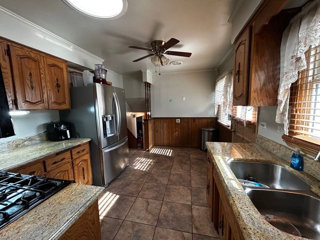 865 E 165th Street, South Holland, IL 60473