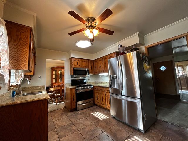 865 E 165th Street, South Holland, IL 60473