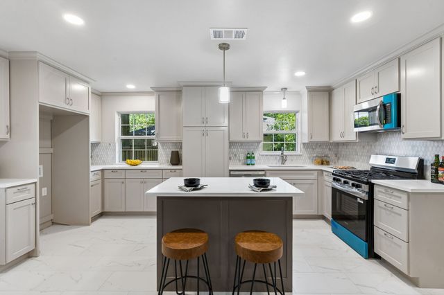 1812 Swan Drive, Dallas, TX 75228