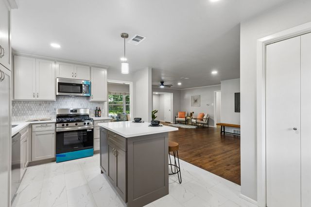 1812 Swan Drive, Dallas, TX 75228