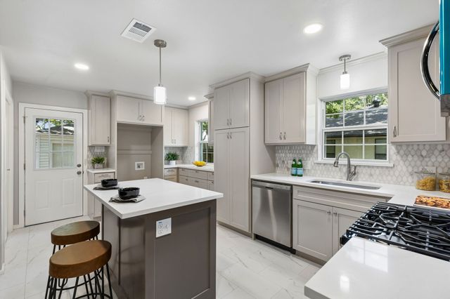 1812 Swan Drive, Dallas, TX 75228
