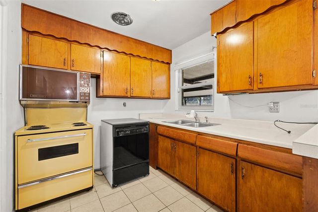 4402 W PAXTON AVENUE, Tampa, FL 33611