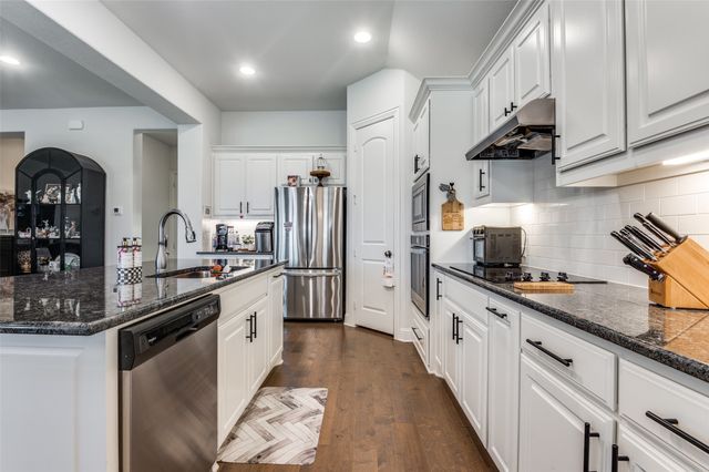 229 Wolf Creek Drive, Waxahachie, TX 75165