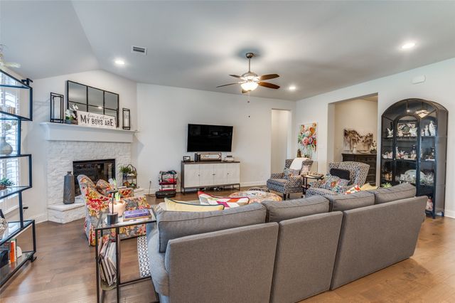 229 Wolf Creek Drive, Waxahachie, TX 75165