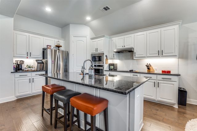 229 Wolf Creek Drive, Waxahachie, TX 75165