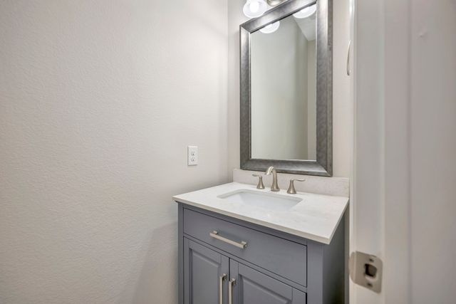 1016 W Bluff Way, Roanoke, TX 76262