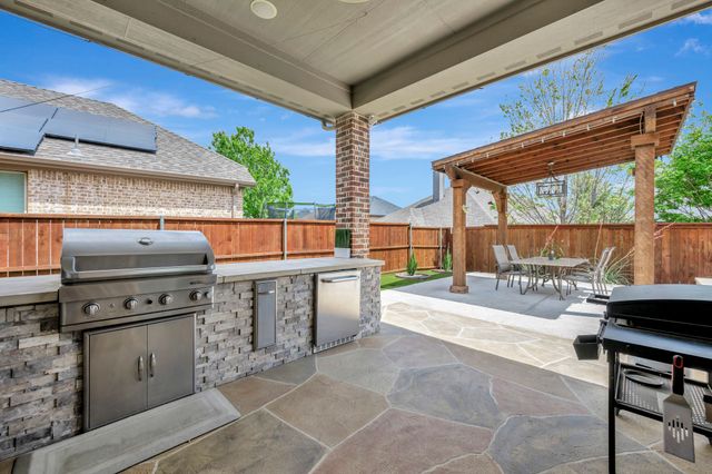 1016 W Bluff Way, Roanoke, TX 76262