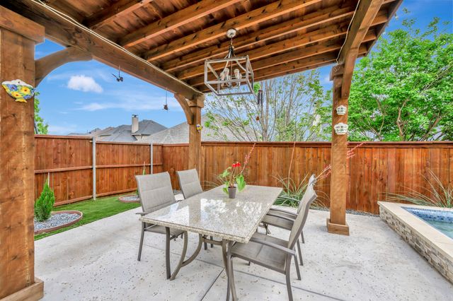 1016 W Bluff Way, Roanoke, TX 76262