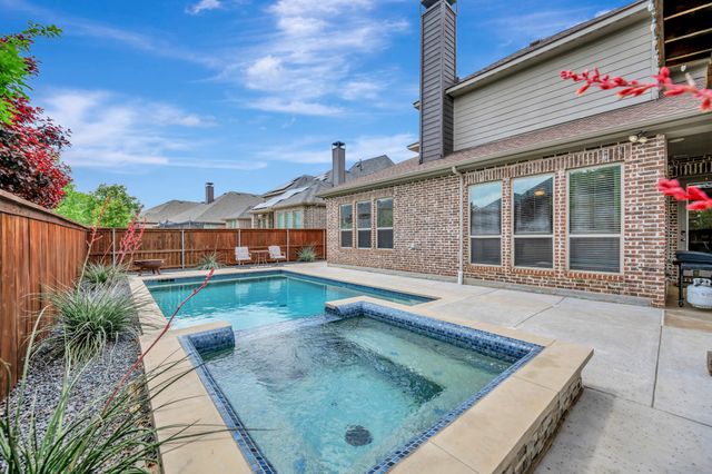 1016 W Bluff Way, Roanoke, TX 76262