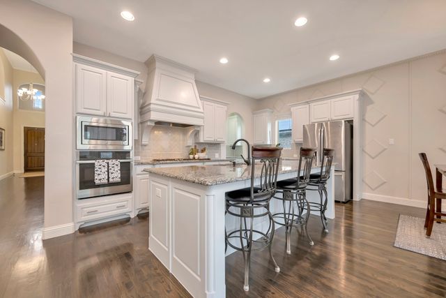 1016 W Bluff Way, Roanoke, TX 76262