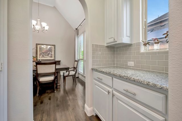 1016 W Bluff Way, Roanoke, TX 76262