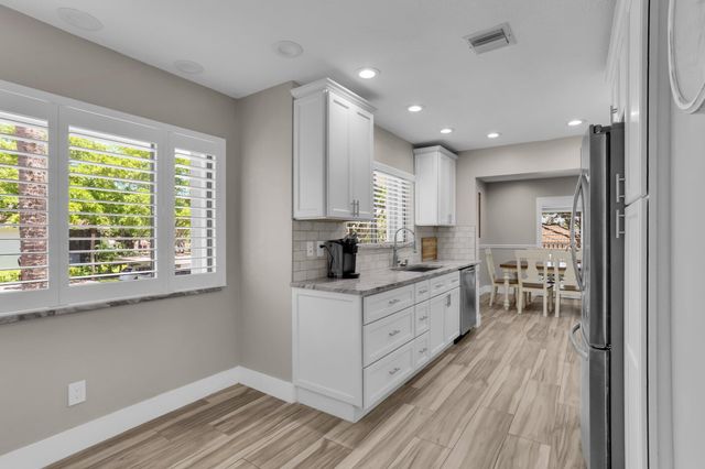 60 Pelican Pointe Drive 201, Delray Beach, FL 33483