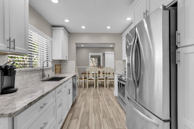60 Pelican Pointe Drive 201, Delray Beach, FL 33483
