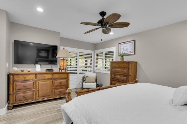 60 Pelican Pointe Drive 201, Delray Beach, FL 33483