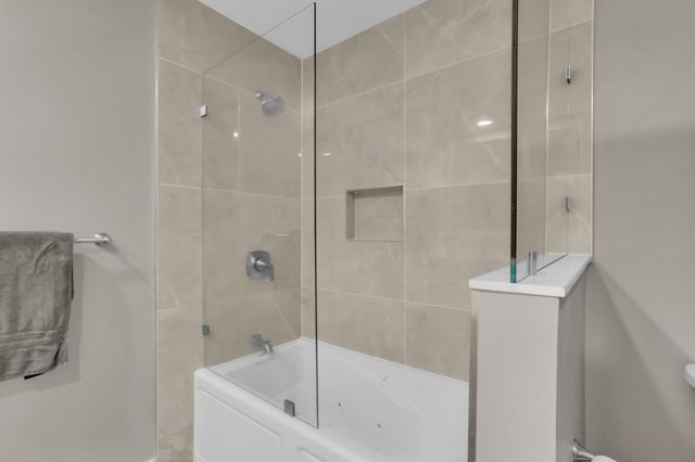 60 Pelican Pointe Drive 201, Delray Beach, FL 33483