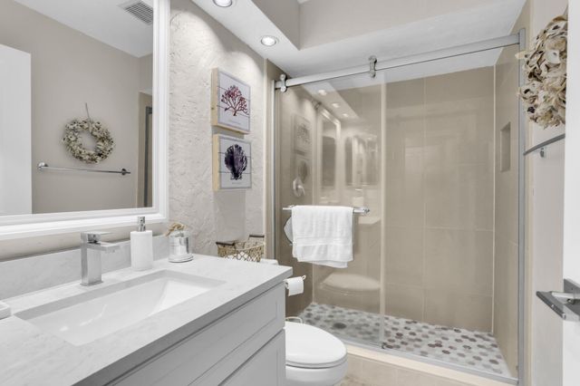 60 Pelican Pointe Drive 201, Delray Beach, FL 33483