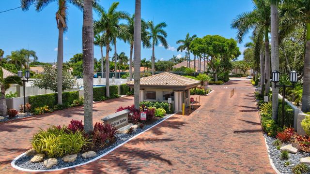 60 Pelican Pointe Drive 201, Delray Beach, FL 33483