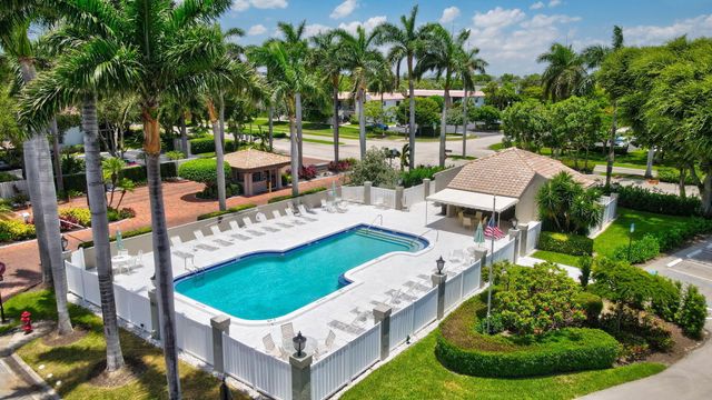60 Pelican Pointe Drive 201, Delray Beach, FL 33483