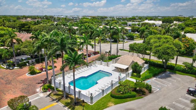 60 Pelican Pointe Drive 201, Delray Beach, FL 33483