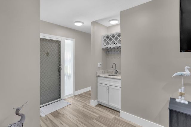 60 Pelican Pointe Drive 201, Delray Beach, FL 33483