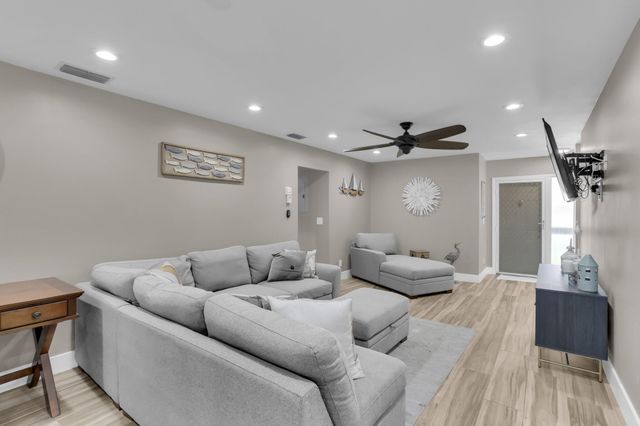 60 Pelican Pointe Drive 201, Delray Beach, FL 33483