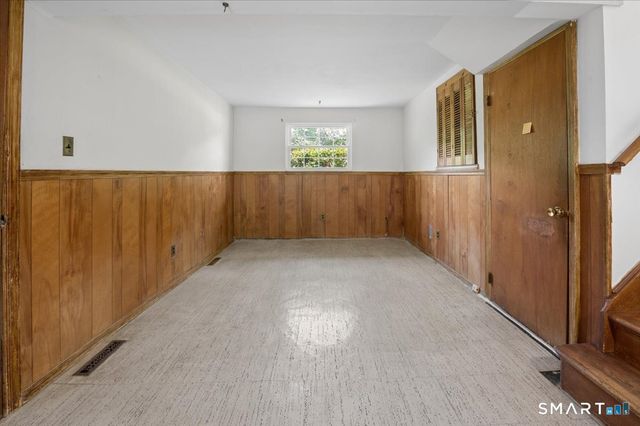8 Stanwick Circle, Stamford, CT 06905